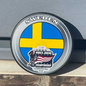 NEW Licensed International Ice Hockey Federation 05’ World Junior Hockey Pucks